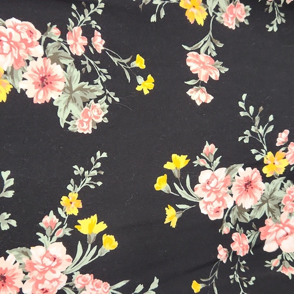 Old Navy black floral sleeveless v-neck top Size: L - Picture 5 of 7